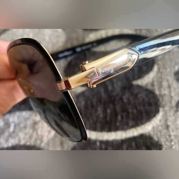 Salvatore Ferragamo sunglasses - Picture 3 of 4